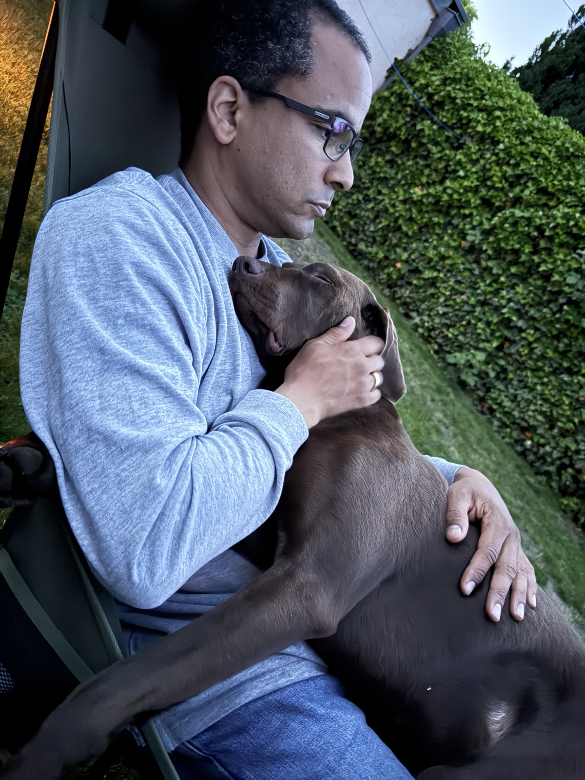 DJ mit seinem Hund Nala